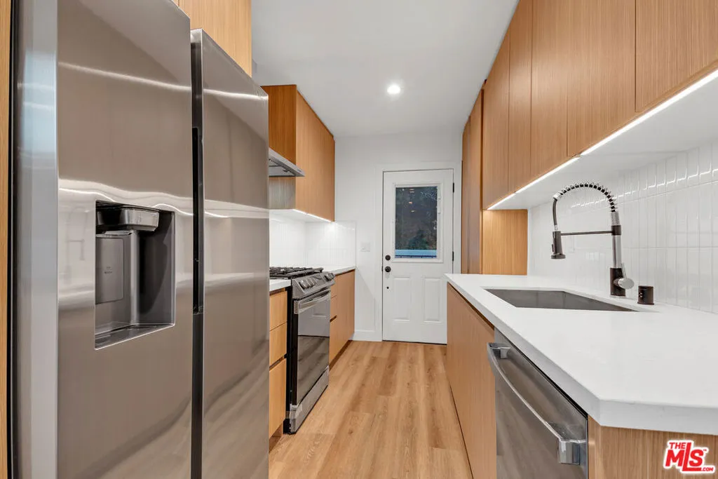 950 Havenhurst Drive 3, West Hollywood, California 90046 — photo 5