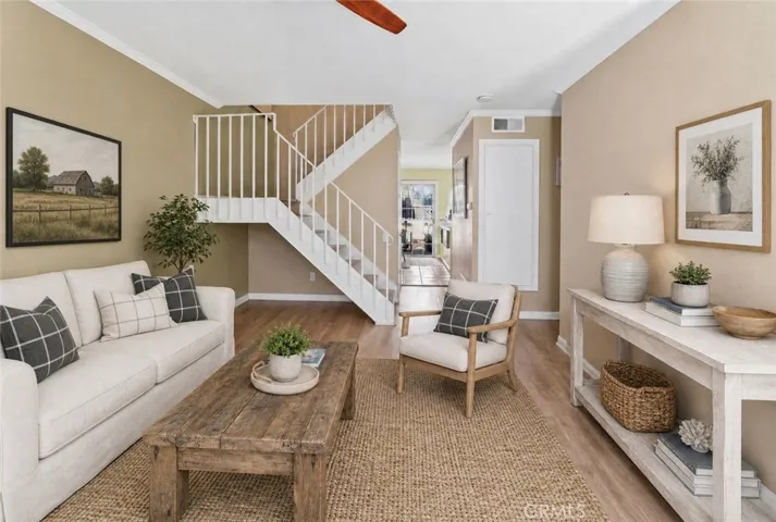 This beautiful living space is large, light and bright. Ideal for hosting family and friends !