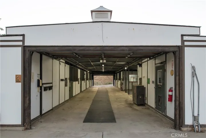 8 Stall Barn