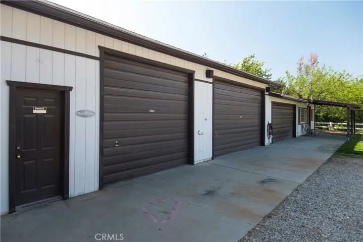 Detached Garages & Workshop