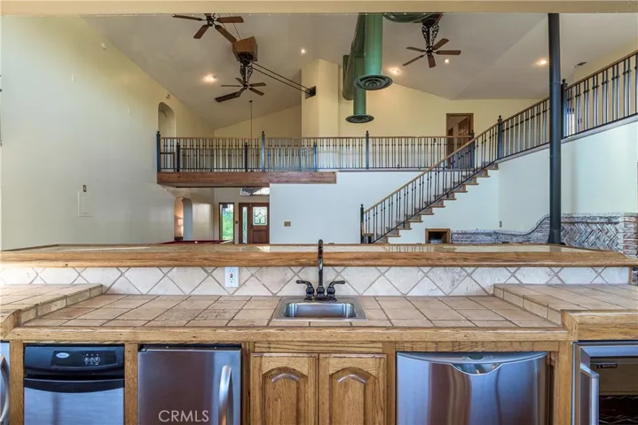 Expansive Ceiling