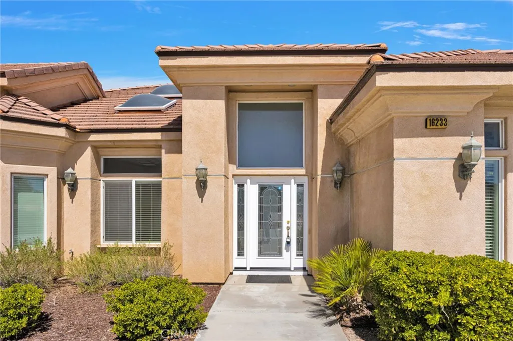 16233 Ridge View Drive, Apple Valley, California 92307 — photo 5