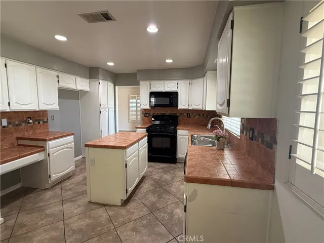 19530 Chinotto, Riverside, California 92508