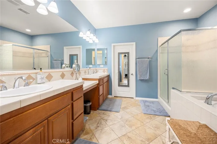 En-Suite Bathroom with Privacy Shower Glass, Dual-Sinks, Vanity area with Over-Sized Mirror and Walk-In Closet