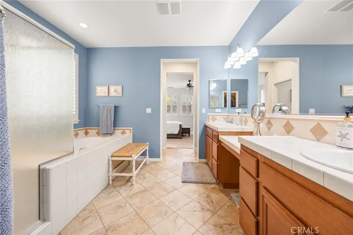 En-Suite Bathroom with Privacy Shower Glass, Large Soaking Tub, Dual-Sinks, & Vanity area