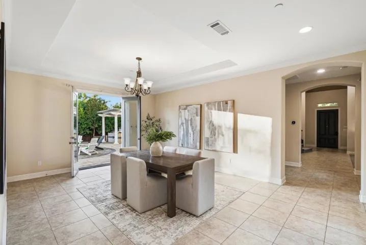 Formal Dining