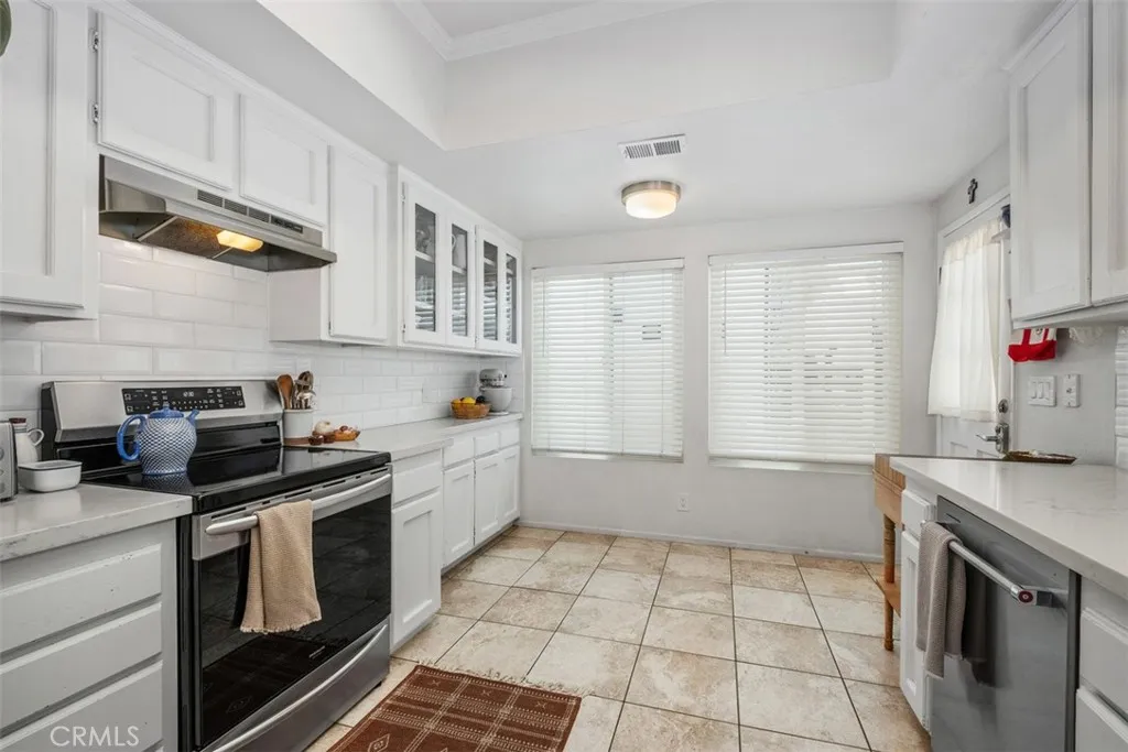 Unit B - Kitchen