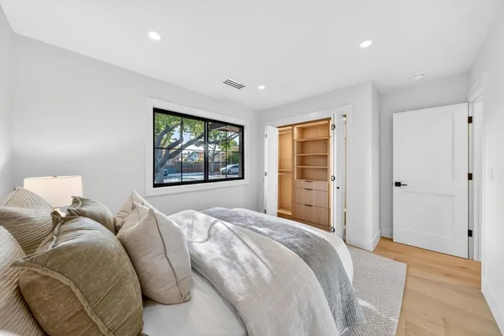 242 Howes Drive, Los Gatos, California 95032