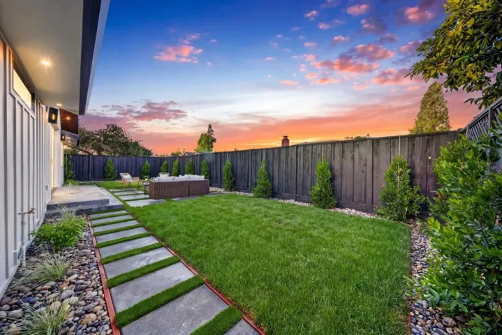 242 Howes Drive, Los Gatos, California 95032