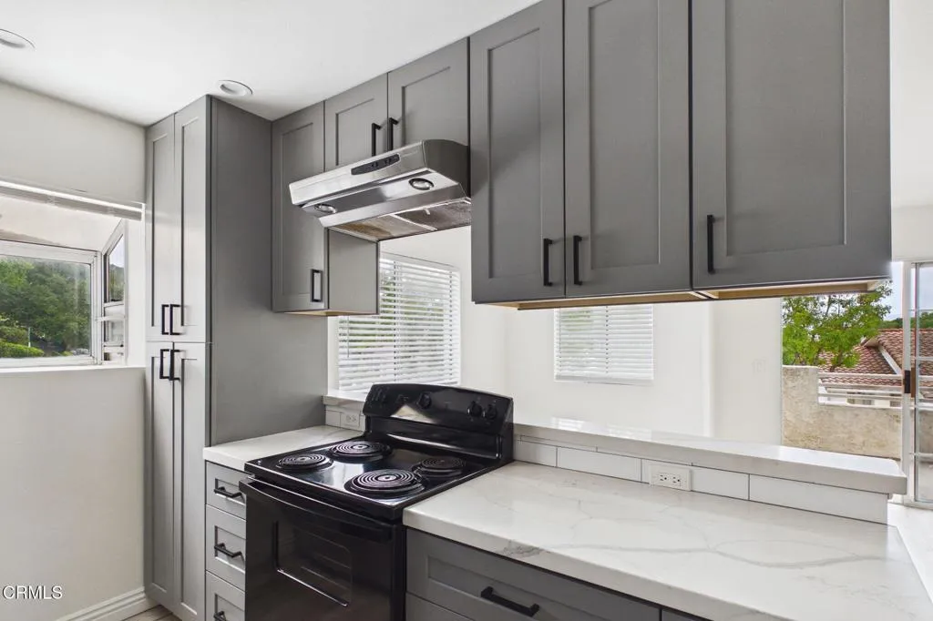 17-web-or-mls-UpmarketMedia_2623Ant1129