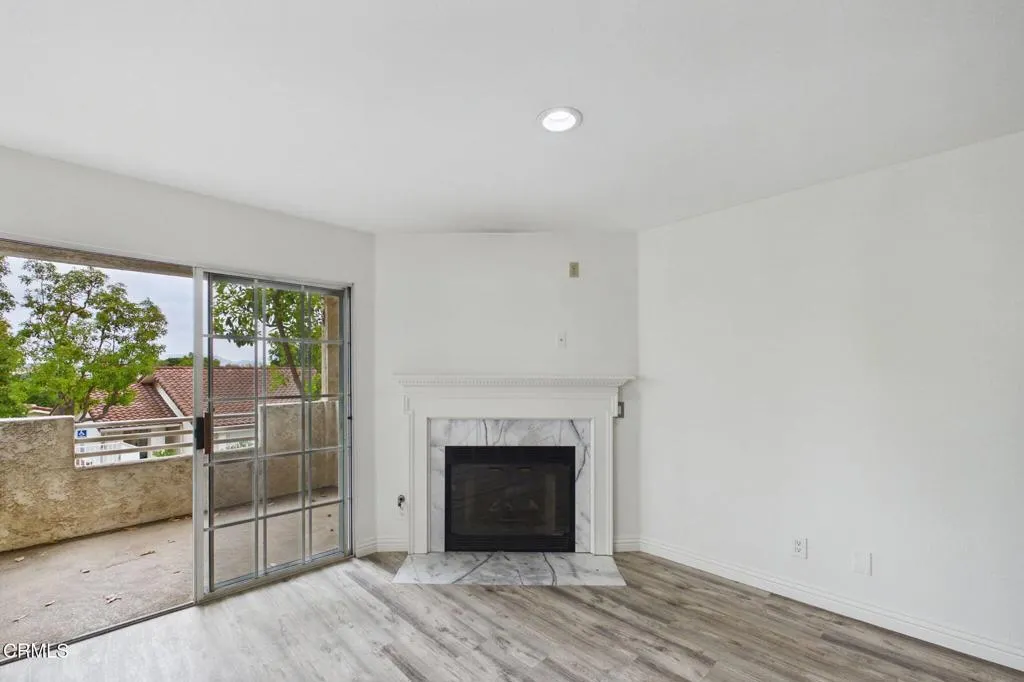 10-web-or-mls-UpmarketMedia_2623Ant11211