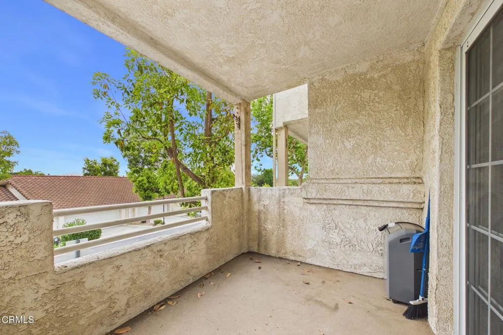 25-web-or-mls-UpmarketMedia_2623Ant11216