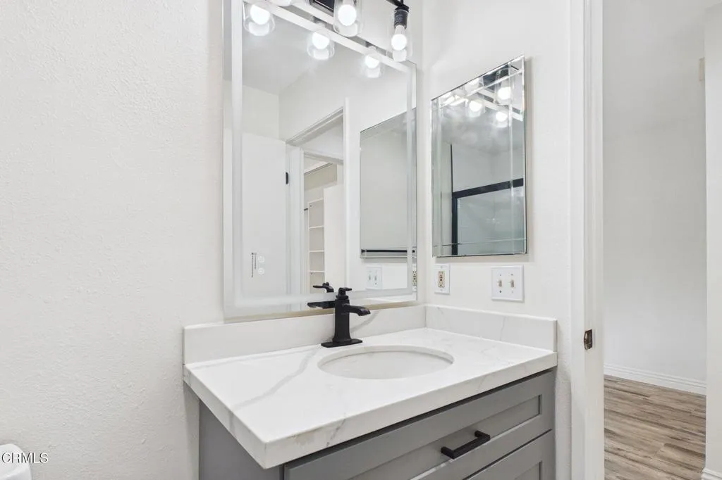 24-web-or-mls-UpmarketMedia_2623Ant1123