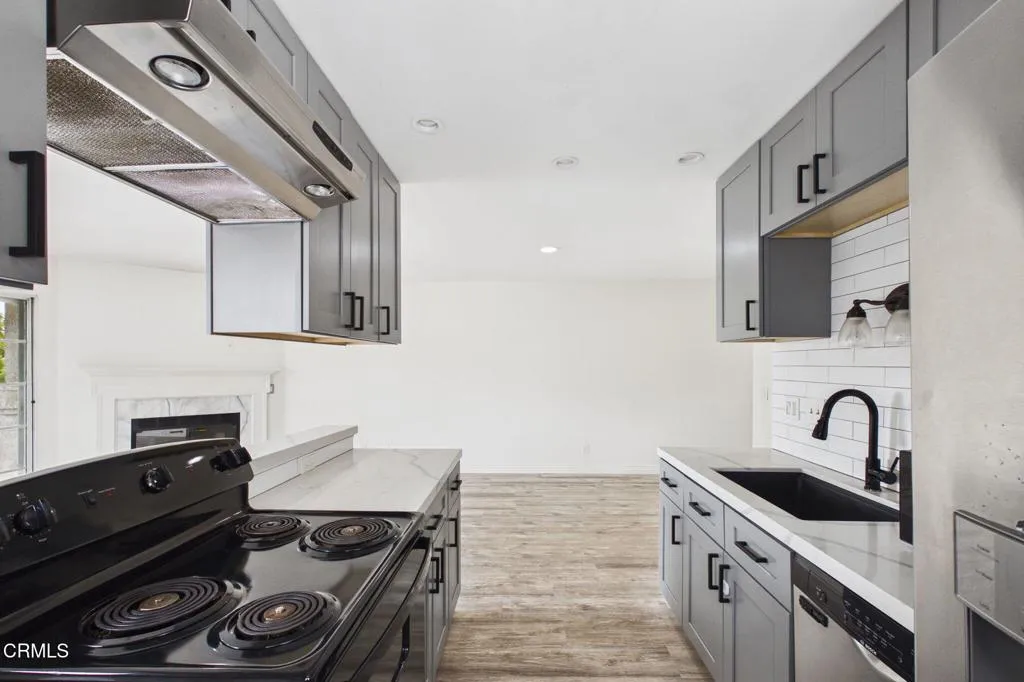 18-web-or-mls-UpmarketMedia_2623Ant11210