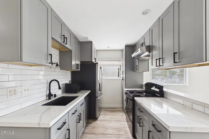 15-web-or-mls-UpmarketMedia_2623Ant1127