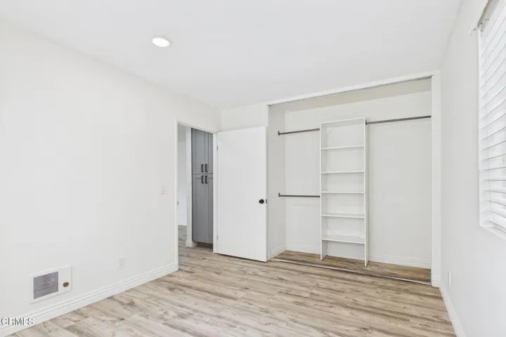 21-web-or-mls-UpmarketMedia_2623Ant1125