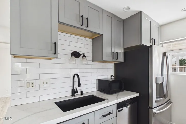 16-web-or-mls-UpmarketMedia_2623Ant1128