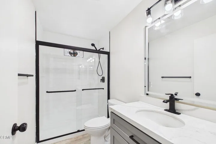 23-web-or-mls-UpmarketMedia_2623Ant1122