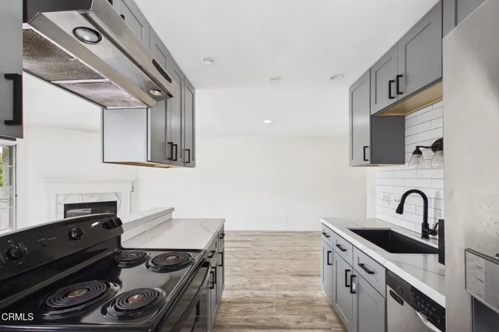18-web-or-mls-UpmarketMedia_2623Ant11210