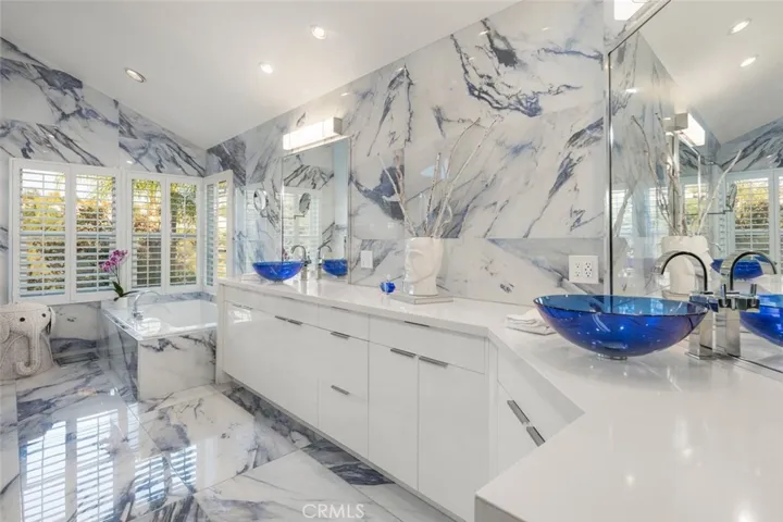 8 Flores, Lake Forest, California 92610