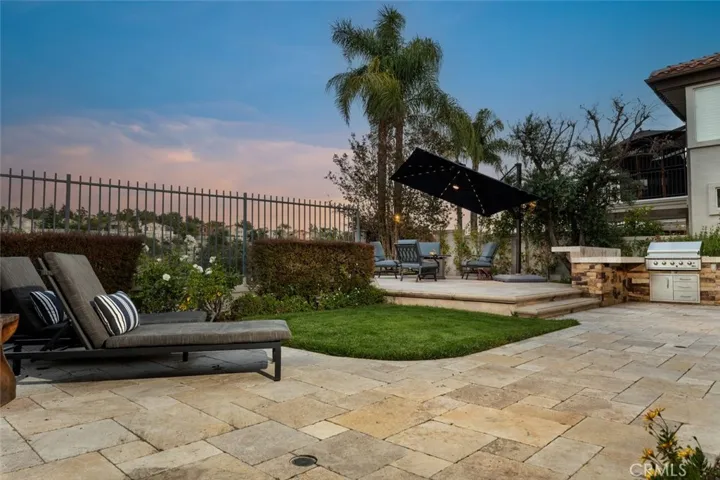 8 Flores, Lake Forest, California 92610