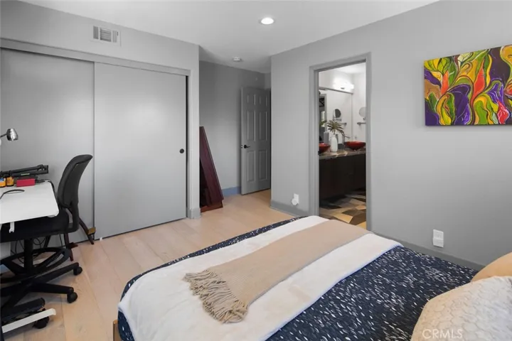 8 Flores, Lake Forest, California 92610