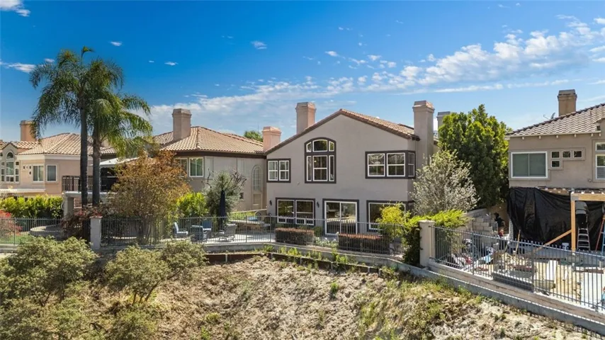 8 Flores, Lake Forest, California 92610
