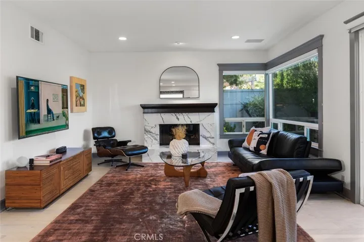 8 Flores, Lake Forest, California 92610