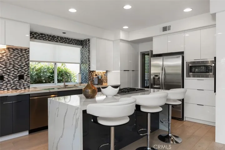 8 Flores, Lake Forest, California 92610