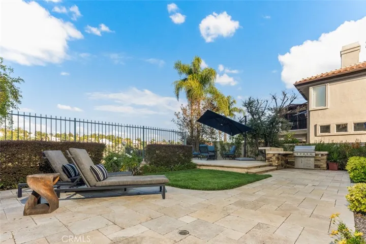 8 Flores, Lake Forest, California 92610
