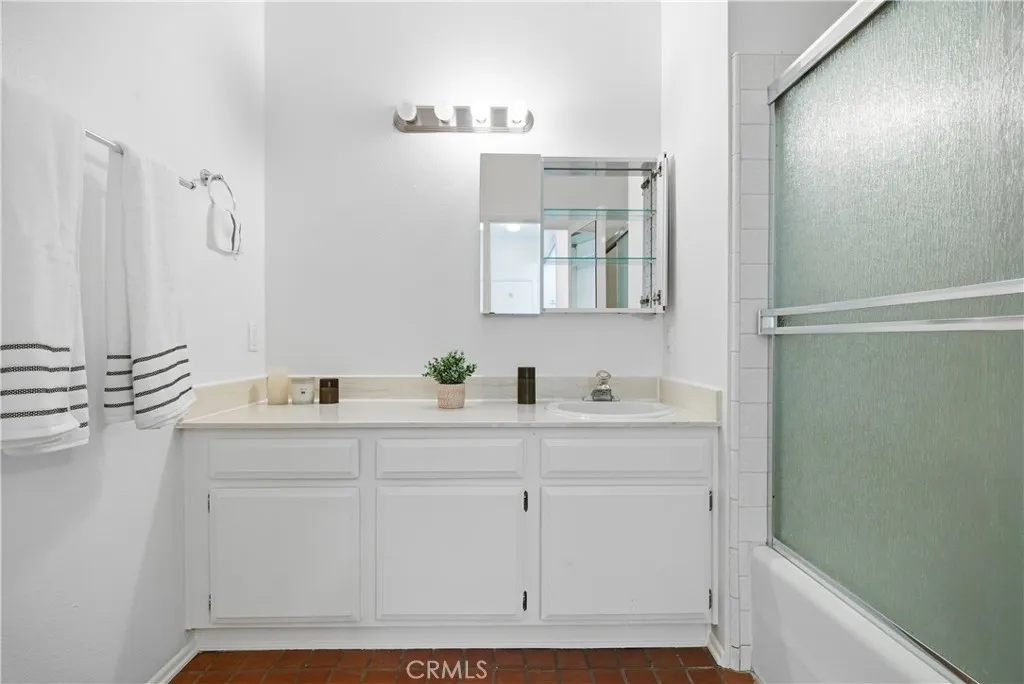 Bath 1 | Primary