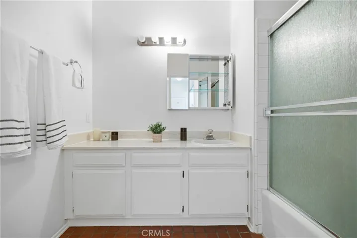 Bath 1 | Primary
