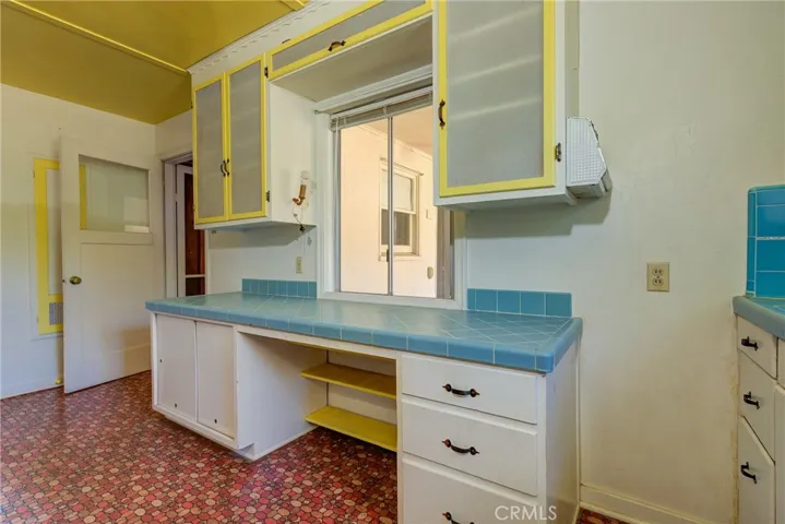 Work station, more storage!