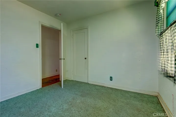 Green bedroom, nice size!