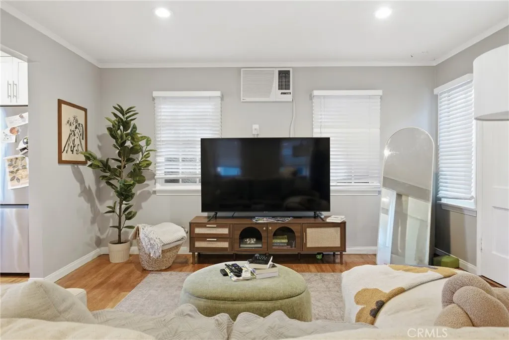 Living area in 720-1/2