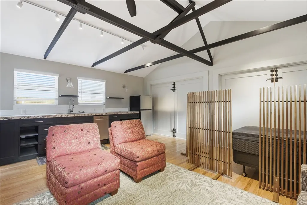 Living area in 720-3/4