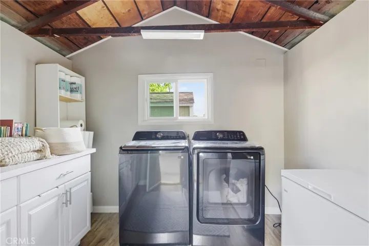 Separate laundry  structure