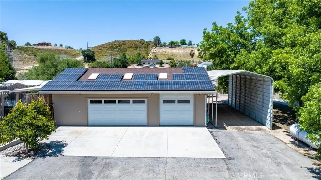 Large shop,garage,  RV parking on side
