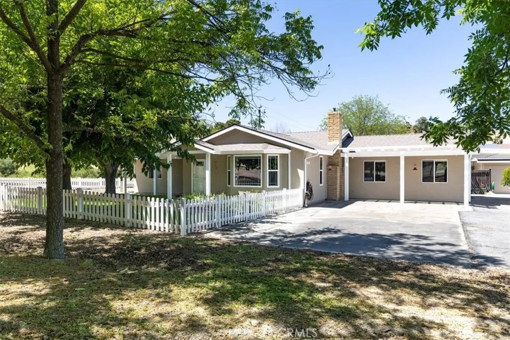 Picket Fence surrounds front and side yard!