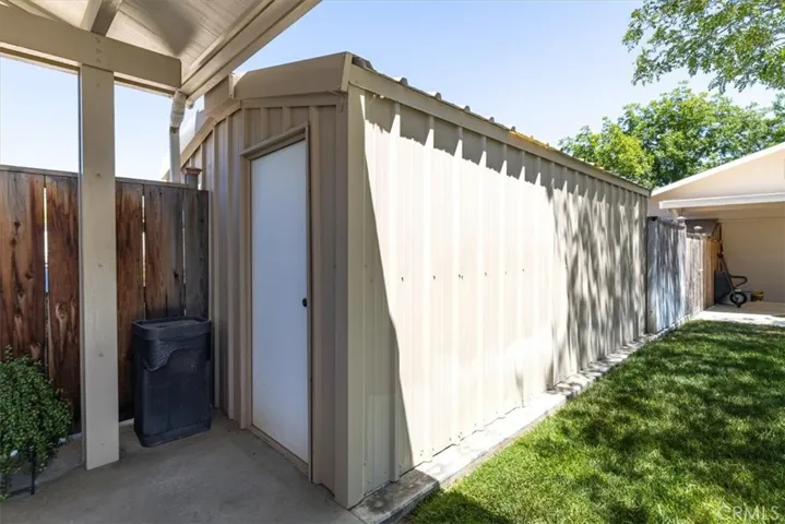 Walkthrough shed from back yard to acreage