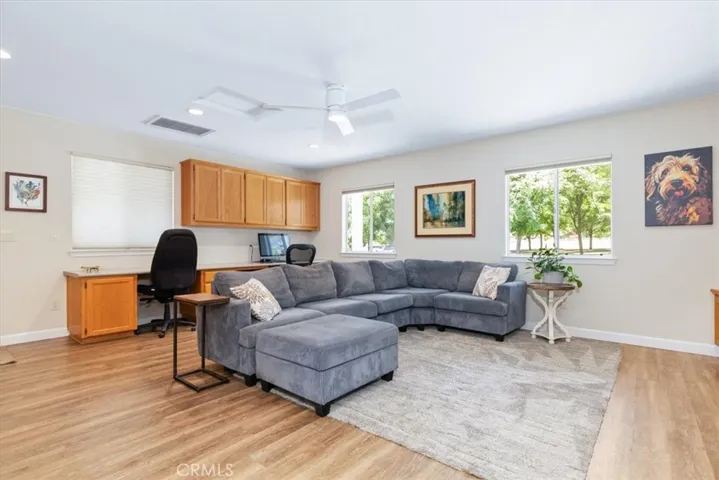 Bonus great room with built ins