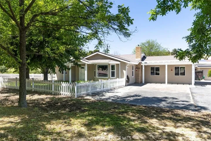 Picket Fence surrounds front and side yard!