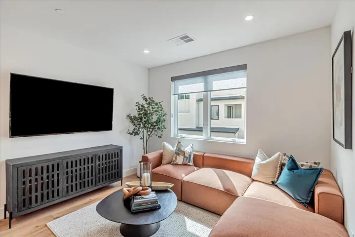 2857 Josephine Lane, Palo Alto, California 94303