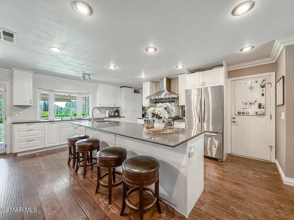 cKitchen and Dining5