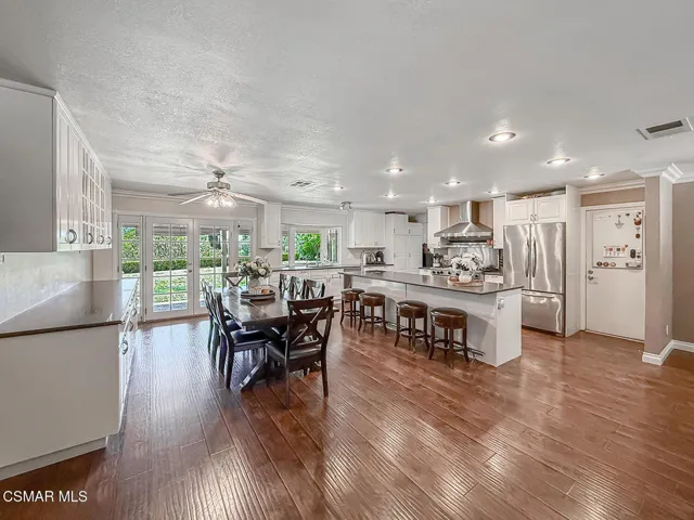 cKitchen and Dining2
