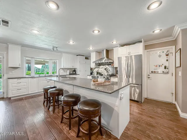 cKitchen and Dining5