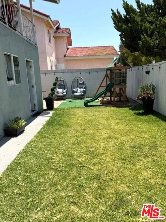 5242 - backyard