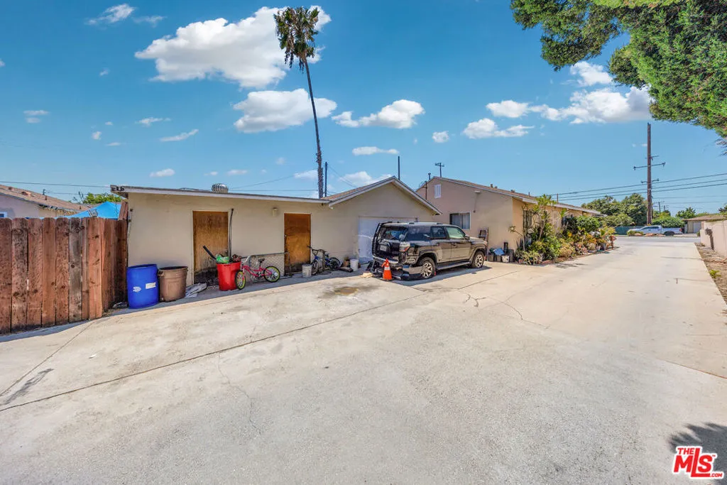 5236 Garage & Storage