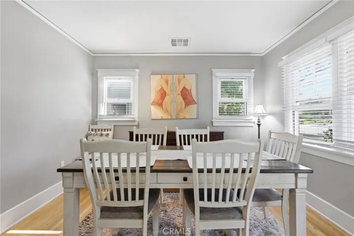 720 Ocean View dining room