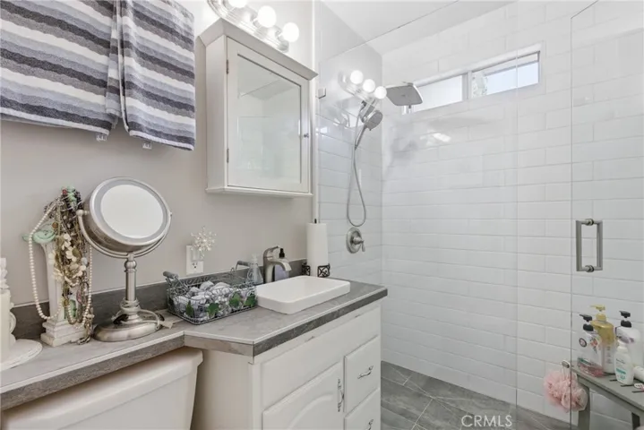 720 Ocean View bathroom